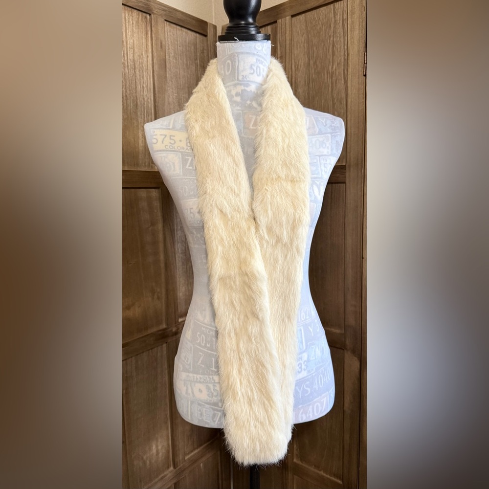 Elegant Cream Faux Fur Scarf/Boa.